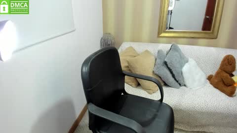 Snapshot of nicolettcolin chatting on October 1, 6:35 pm Nicolettcolin  online show from October 1, 6:35 pm