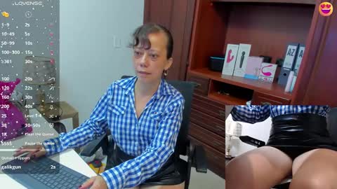 Snapshot of nicolettryan chatting on February 12, 11:51 am Nicolett Ryan online show from February 12, 11:51 am