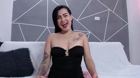 nicolle gomes online show from February 18, 7:35 pm