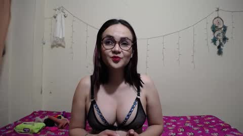 nicolle_sky online show from February 9, 8:11 am