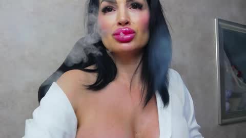 Snapshot of nicollereyn chatting on January 9, 8:55 pm Nicolle online show from January 9, 8:55 pm