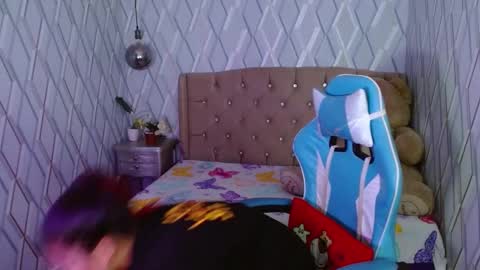 Nicolle Miley online show from February 19, 4:12 am