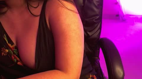 nightqueen107446 online show from March 2, 5:41 am