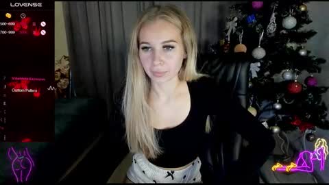 nigo_nika online show from November 30, 1:04 pm