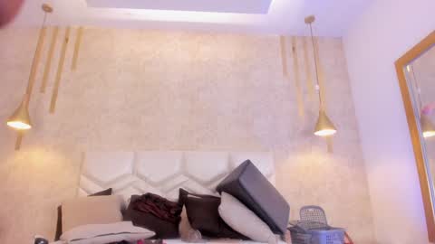 Snapshot of niiamoore_ chatting on January 18, 6:13 am NiiaMoore online show from January 18, 6:13 am