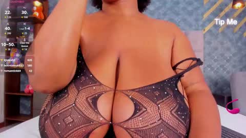Snapshot of niiamoore_ chatting on September 9, 9:36 pm NiiaMoore online show from September 9, 9:36 pm
