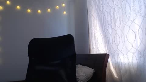 Niina Jones online show from January 18, 6:10 pm