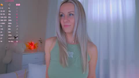Snapshot of nika_bloom chatting on October 9, 8:40 am Nika Bloom online show from October 9, 8:40 am