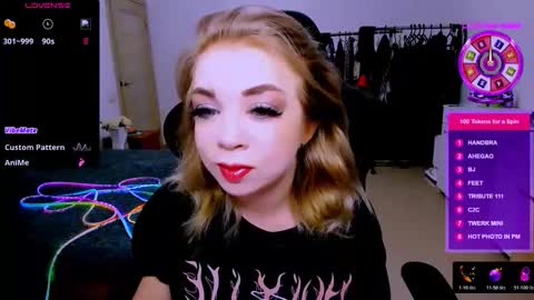 nikigoddesss online show from April 17, 2:46 am