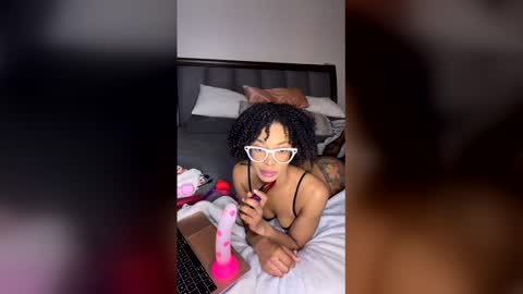 nikitalove104 online show from December 22, 11:30 pm