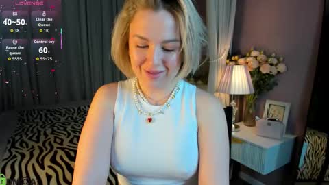 Snapshot of nikki_kai chatting on October 20, 12:46 am Nikki online show from October 20, 12:46 am