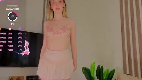 Nikki  online show from June 9, 9:52 am