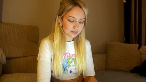 nicolette online show from December 28, 6:40 pm