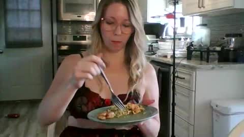 nikkib653466 online show from March 12, 5:37 pm