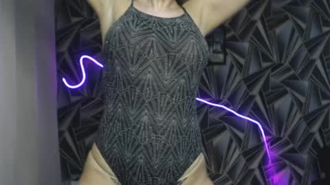 nikkikiss___ online show from April 8, 6:10 pm