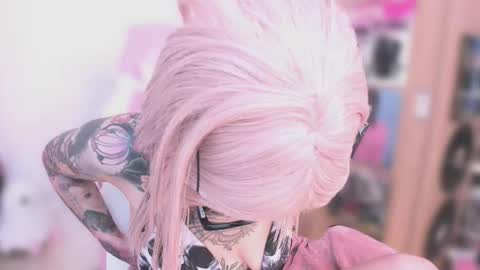 Nikki Ramone   online show from January 8, 5:50 pm