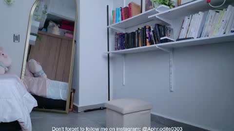 Nicole cam online show from July 24, 9:22 pm