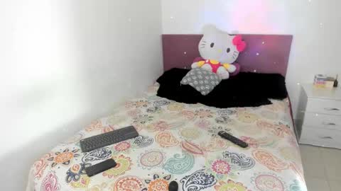 Nikole online show from November 25, 5:09 am