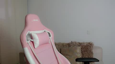 Snapshot of niky_blue chatting on February 13, 10:22 pm niky_blue online show from February 13, 10:22 pm