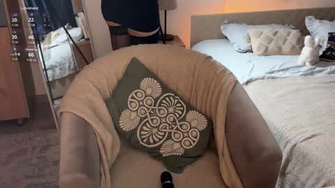 Jennet online show from October 7, 3:49 pm