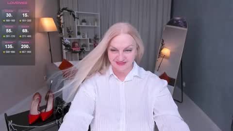 Nina online show from December 15, 2:44 pm