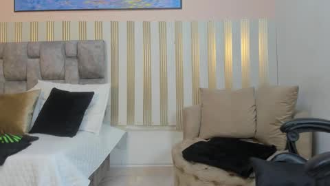 nina_glow_ online show from March 17, 11:36 am