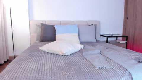 Nina Sara online show from March 8, 2:59 am