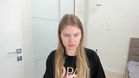 ninarihh online show from March 7, 8:56 am