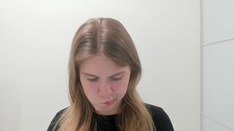 ninarihh online show from October 6, 9:26 am