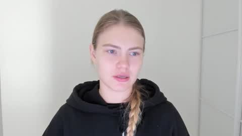 ninarihh online show from October 18, 11:24 am