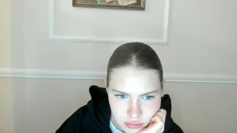 ninarihh online show from November 28, 1:58 pm