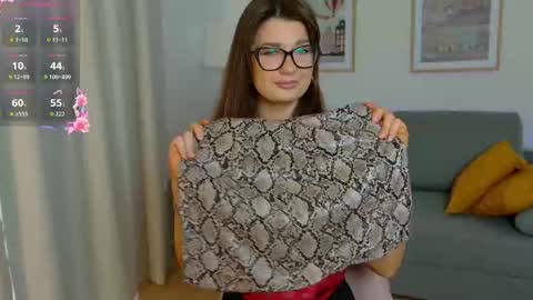 Snapshot of ninarivers_ chatting on October 10, 7:57 am Nina online show from October 10, 7:57 am