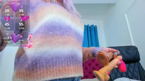 nina dee online show from October 27, 4:30 am