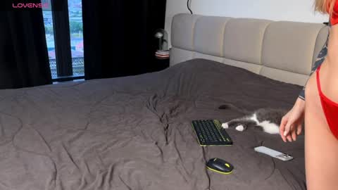 Richard21 and Holly22 online show from May 21, 2:48 pm