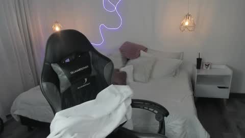 Noah  online show from February 13, 4:25 am