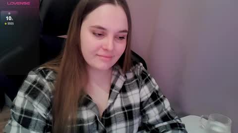 noir_ember_ online show from March 23, 5:08 pm