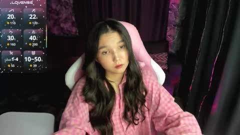 nomi online show from March 17, 8:02 pm