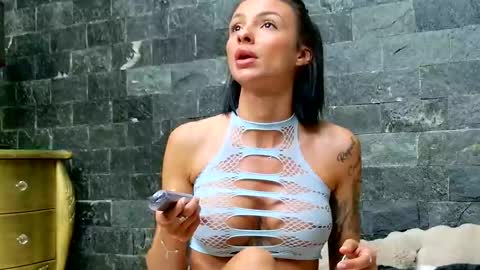 Snapshot of noraaspen chatting on September 30, 5:13 am Nora online show from September 30, 5:13 am