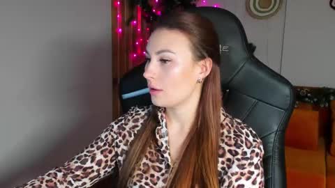 NoraFoxes online show from December 21, 5:22 am