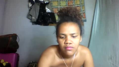 nosminah01 online show from September 20, 12:10 am