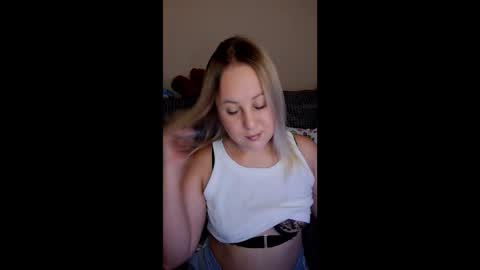 hi glad to chat online show from September 28, 8:19 am