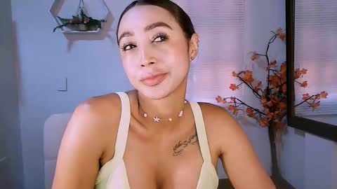 Nycole online show from December 17, 7:29 pm