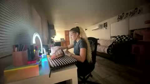 Snapshot of nymphomaticbaby chatting on October 29, 4:50 am nymphomaticbaby online show from October 29, 4:50 am