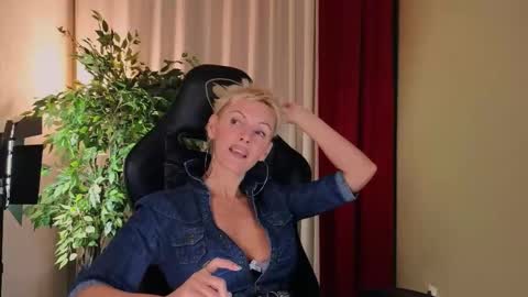 nymphvariety online show from October 21, 5:33 am