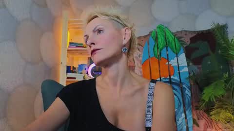 nymphvariety online show from September 26, 5:27 am