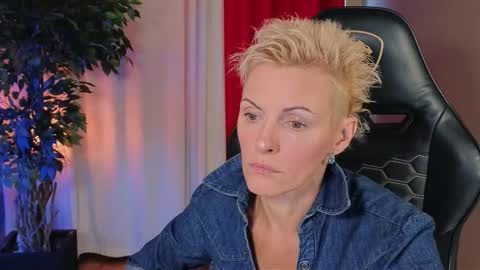 nymphvariety online show from September 18, 5:39 am