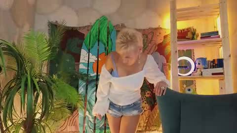 nymphvariety online show from September 21, 5:50 am