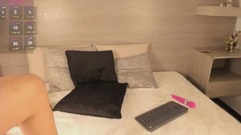 nyxee_ online show from March 30, 4:45 am