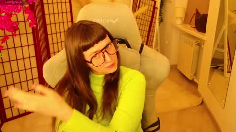 hey hey i am Lora and im new here hope to have some good time here 3 online show from April 3, 12:25 pm