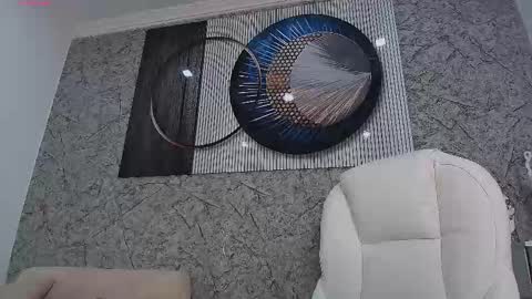 independent model online show from February 24, 5:22 pm